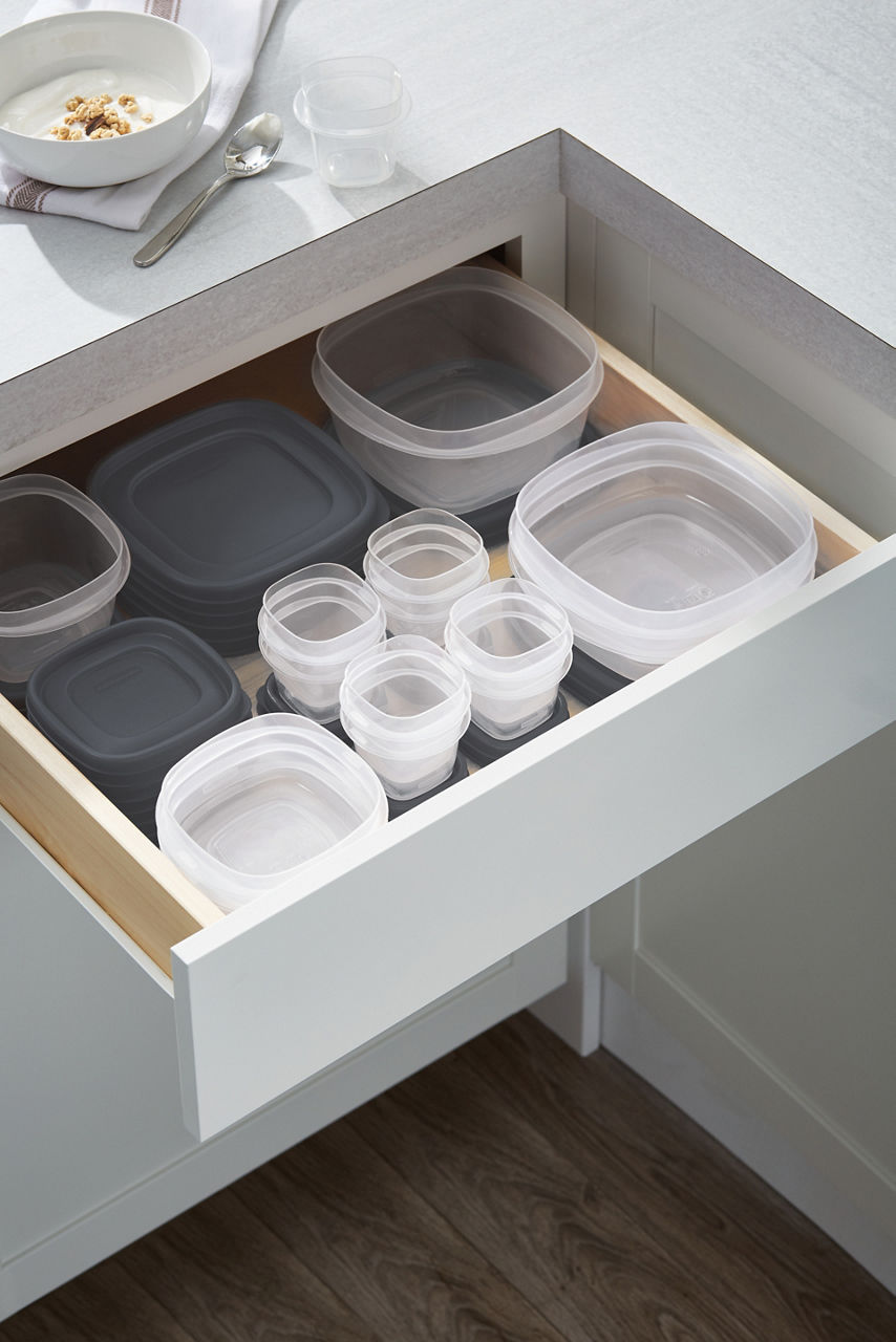 EasyFindLids™ Food Storage Container Set with SilverShield® Antimicrobial Product Protection - US 8621
