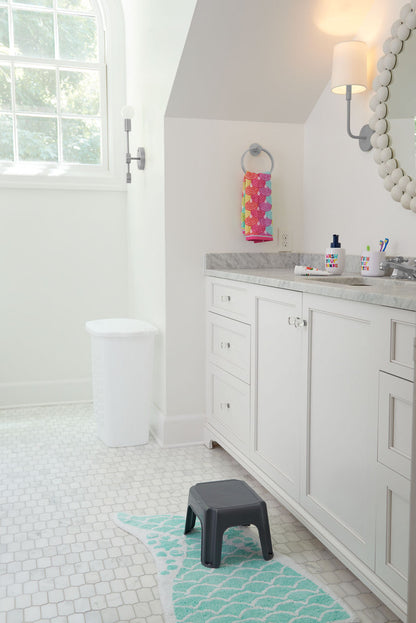 Ultra Non-Slip Plastic Step Stool - US 6454